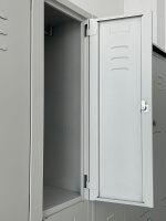 Schließfachschrank, 2/4/6 Türen, Sockel, Breiten 35/70/105cm